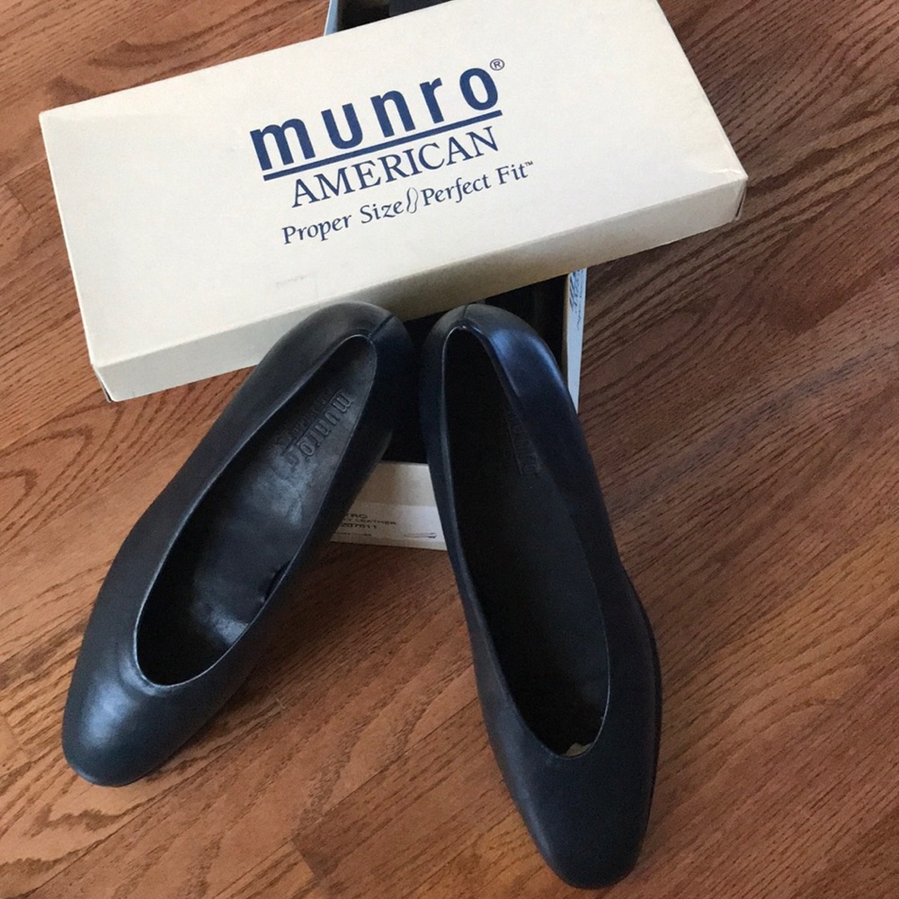 Brand New Munro Ladies Shoes